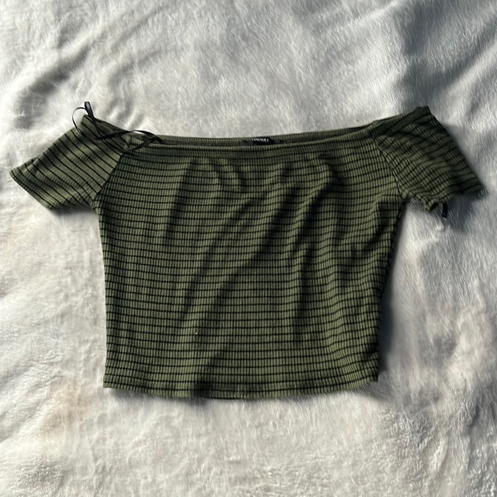 Off the shoulder short sleeve